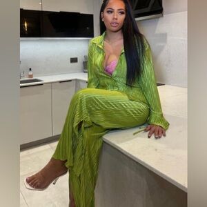 NWT 2 Piece green Plisse Set Long Sleeve Button Down Shirt High Waist Pants